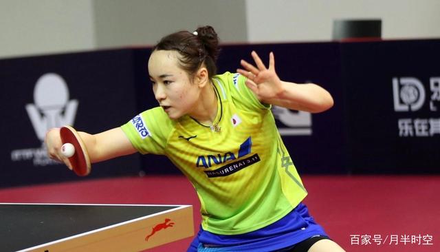 手捧蛋糕 手捧蛋糕