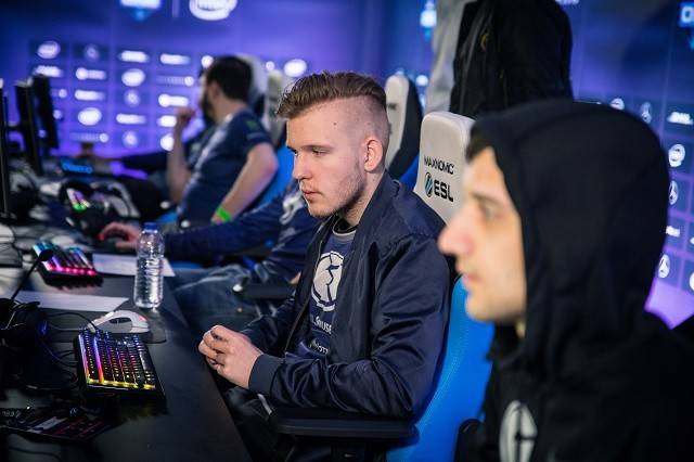 而球队的防 而球队的防